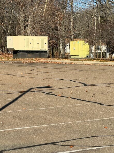 More Photos Of 175 Constitution Blvd S, Shelton Flex For Sale