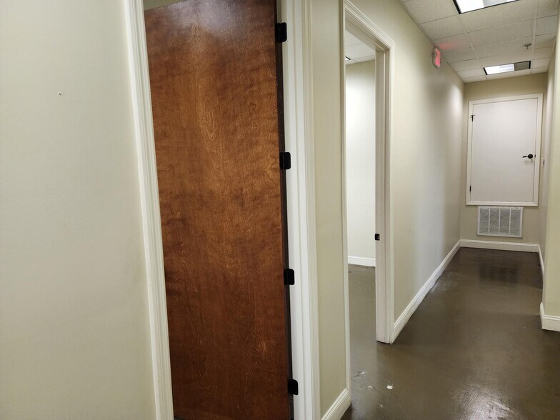 More Photos Of 301 S Collins St, Plant City General Retail For Sale