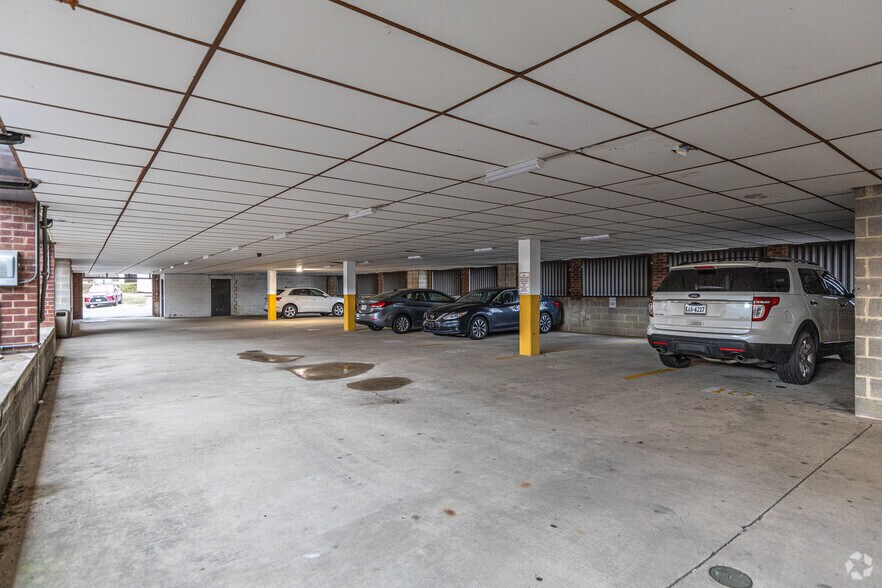 More Photos Of 1964 Gallows Rd, Vienna Office For Sale