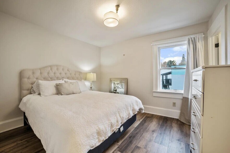 More Photos Of 1106 G St, Sacramento Multifamily For Sale