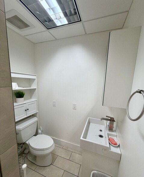 More Photos Of 7500 NW 25th St, Miami Office For Sale
