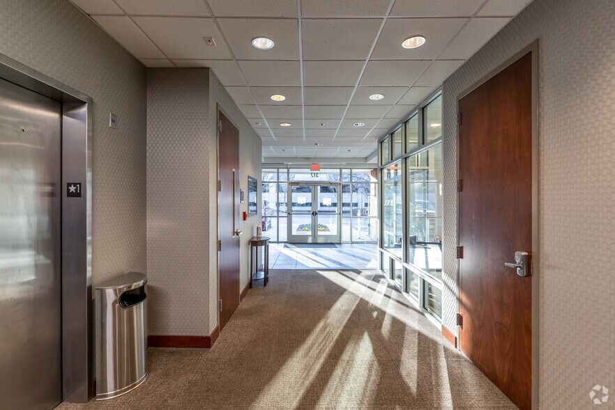 More Photos Of 317 Seven Springs Way, Brentwood Medical For Lease