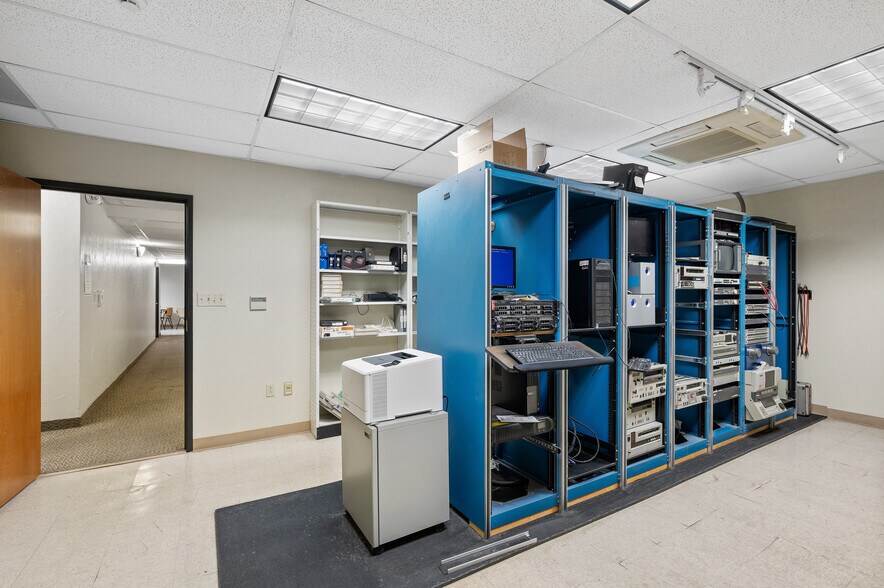 More Photos Of 531 W Main St, Denison Office For Sale