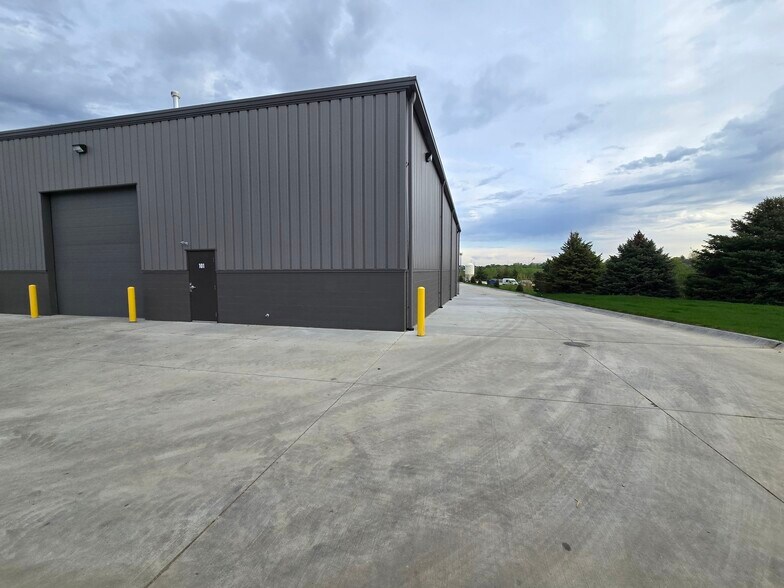 More Photos Of 6365 118th St, Omaha Warehouse For Lease