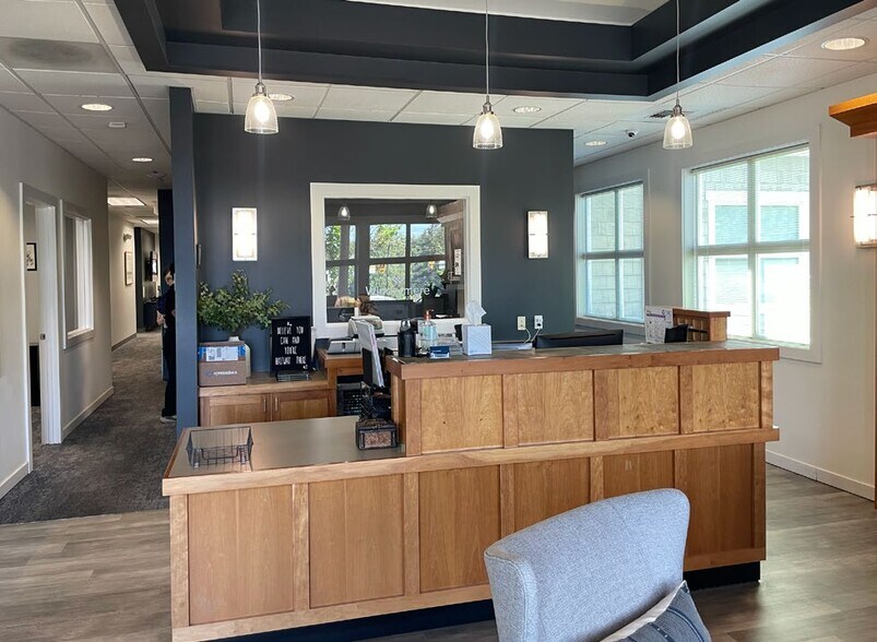 More Photos Of 3800 NE 4th St, Renton Office For Sale