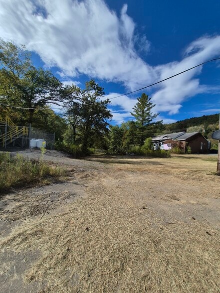More Photos Of 6718 Midland Trail w, Hines Flex For Sale