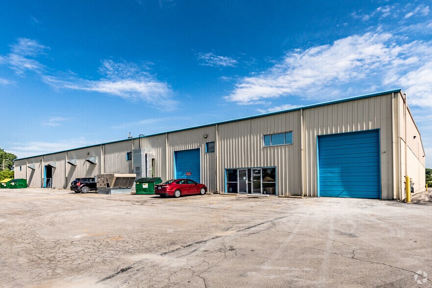 More Photos Of 2461-2475 NW Tullison Rd, Riverside Warehouse For Lease