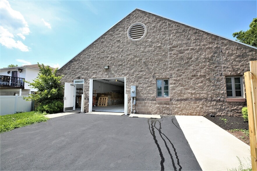 More Photos Of 60 Millstone Rd, Somerset Light Distribution For Lease