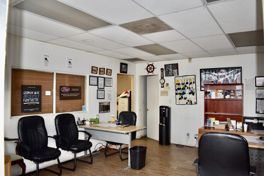 More Photos Of 525 S Atlantic Blvd, Commerce Auto Dealership For Lease