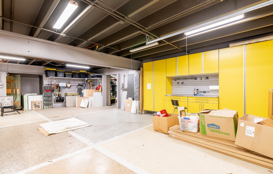 More Photos Of 927 E Madison St, Louisville Warehouse For Sale