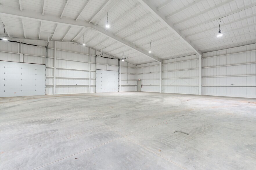 More Photos Of 3205 118th St, Lubbock Distribution For Sale