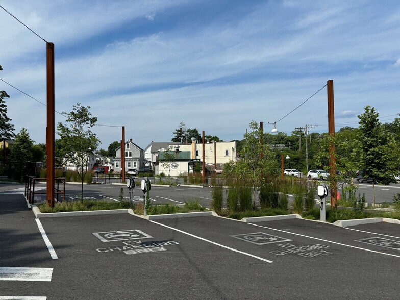 More Photos Of 600 E Putnam Ave, Cos Cob Freestanding For Lease