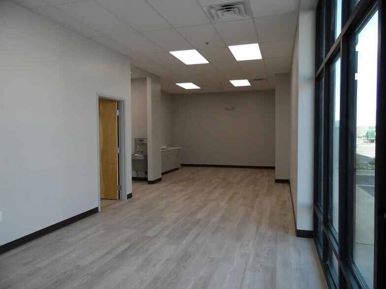 More Photos Of 252 Plemmons Rd, Duncan Unknown For Lease