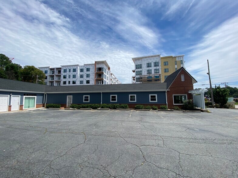 More Photos Of 3040 Briarcliff Rd, Atlanta Office For Sale