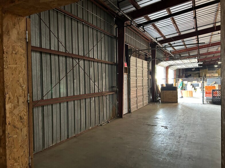 More Photos Of 11607 Memorial Pky, Huntsville Industrial For Sale