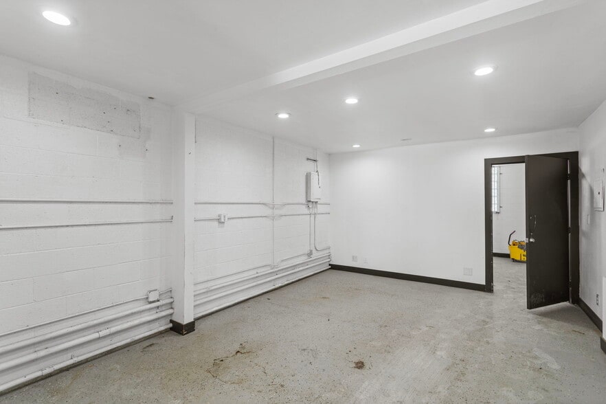 More Photos Of 23104 S Normandie Ave, Torrance Warehouse For Lease