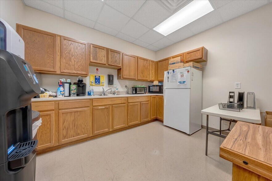 More Photos Of 2408 Electric Rd, Roanoke Medical For Lease