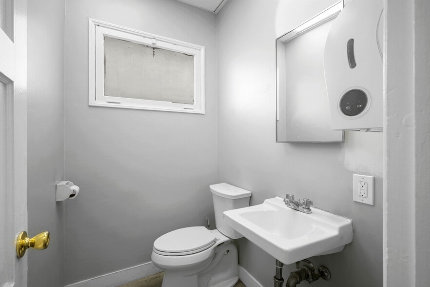 More Photos Of 2304-2306 Burbank blvd, Burbank Office Residential For Sale