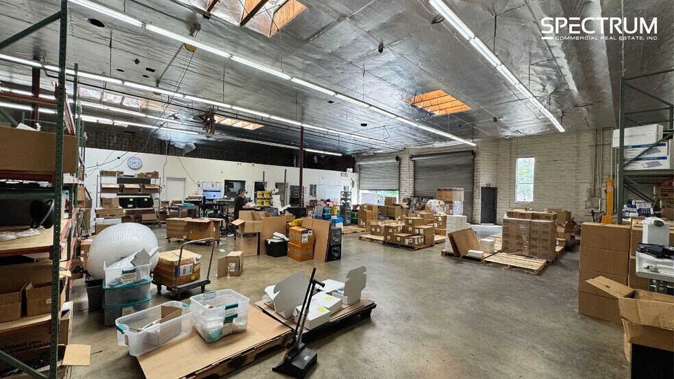 More Photos Of 16125 Cantlay St, Van Nuys Warehouse For Lease