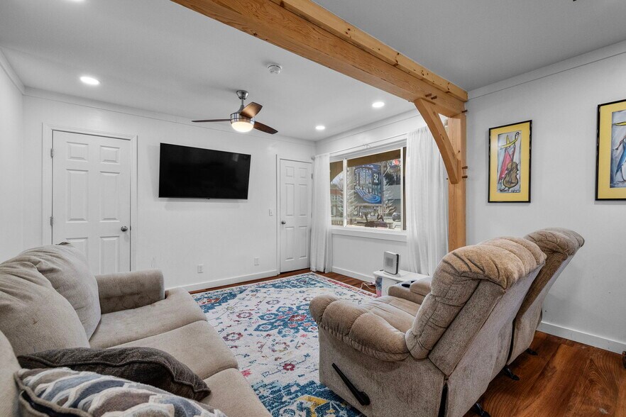 More Photos Of 180 Main St, North Woodstock Hotel For Sale
