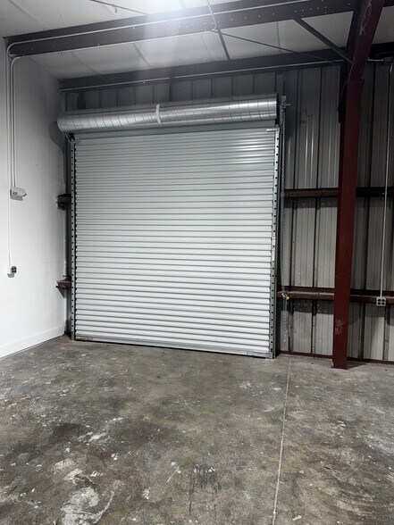 More Photos Of 4827 N Lois Ave, Tampa Warehouse For Lease
