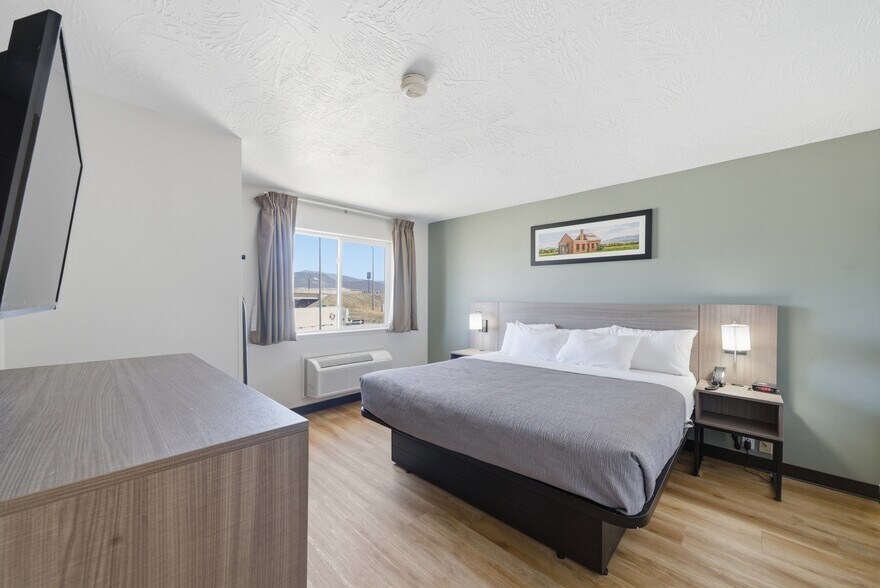 More Photos Of 626 W 1400 N, Beaver Hotel For Sale