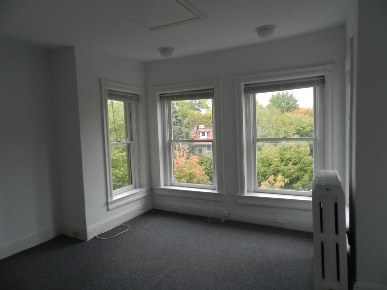 More Photos Of 1674 Irving St NW, Washington Apartments For Sale