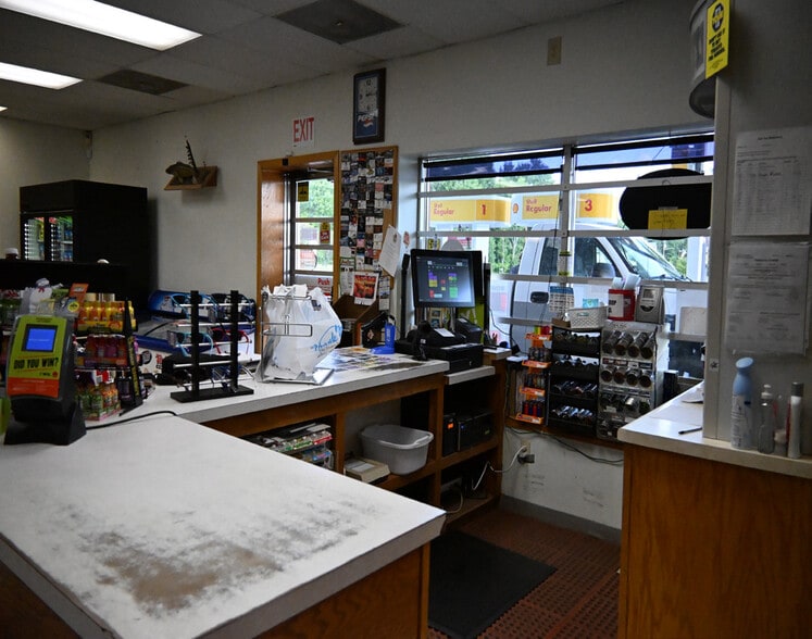 More Photos Of 2080 165th Ave, Santiago Convenience Store For Sale