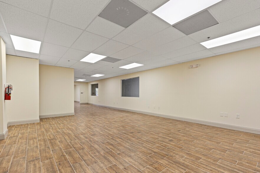 More Photos Of 2101-2163 NW 79th Ave, Doral Warehouse For Lease