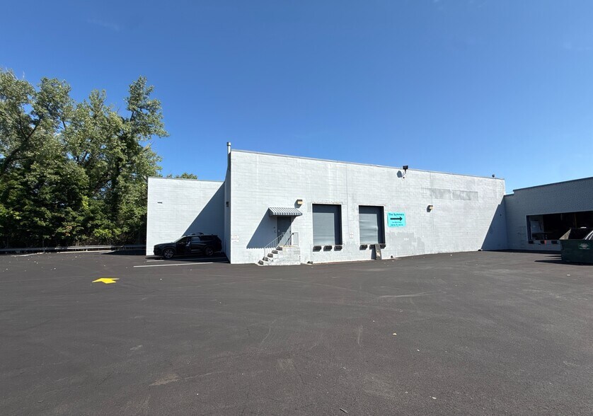 More Photos Of 240 State Rt 17 S, Lodi Showroom For Sale
