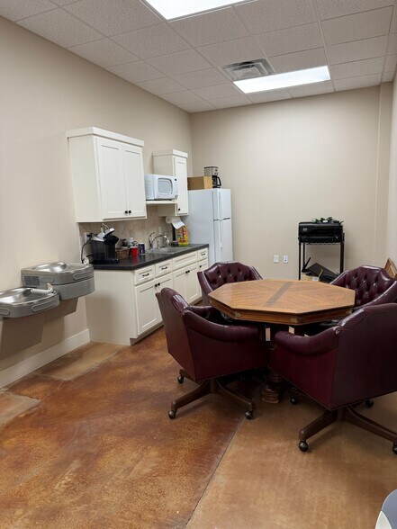 More Photos Of 9712 Ranch to Market 2147 rd, Horseshoe Bay Office For Lease