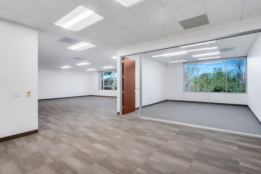 More Photos Of , Valencia Office For Sale