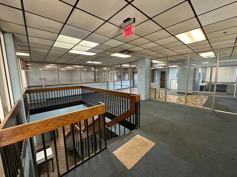 More Photos Of 1220 Mark St, Bensenville Warehouse For Lease