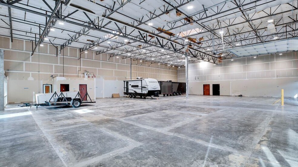 More Photos Of 16353 NE Cameron Blvd, Portland Warehouse For Lease