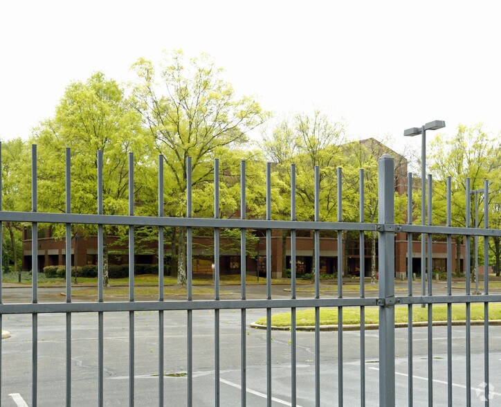 More Photos Of 2003 Corporate Ave, Memphis Office For Lease