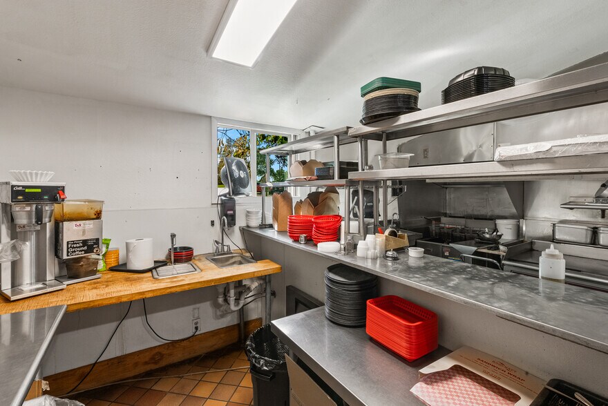 More Photos Of 2711 W College St, Bozeman Restaurant For Sale