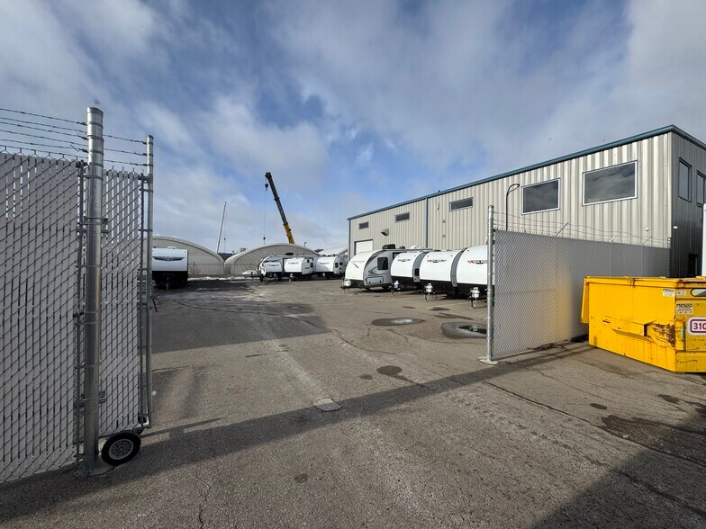 More Photos Of 145 East Lake Blvd NE, Airdrie Warehouse For Sale