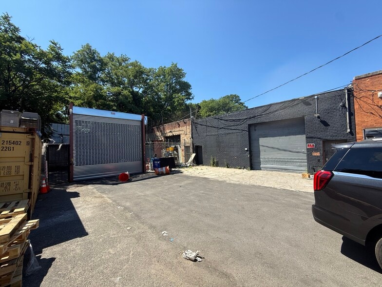 More Photos Of 770 Rockaway Pky, Brooklyn Service For Sale