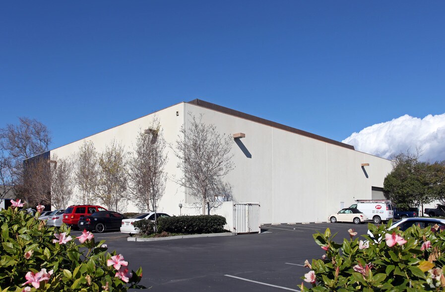 More Photos Of 850 Flynn Rd, Camarillo Warehouse For Lease