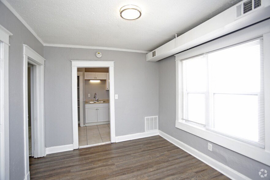 More Photos Of 135 N Lawn Ave, Kansas City Apartments For Sale