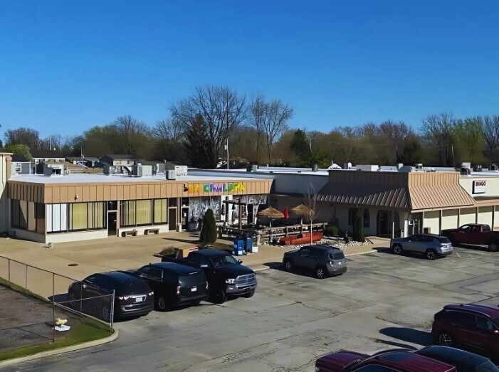 More Photos Of 6204 N Summit St, Toledo Unknown For Lease