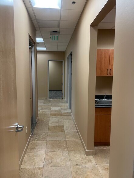 More Photos Of 1825 W Knudsen Dr, Phoenix Airplane Hangar For Lease