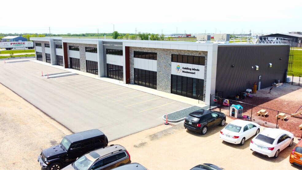 More Photos Of 4945 Portage Av, Headingley Flex For Lease