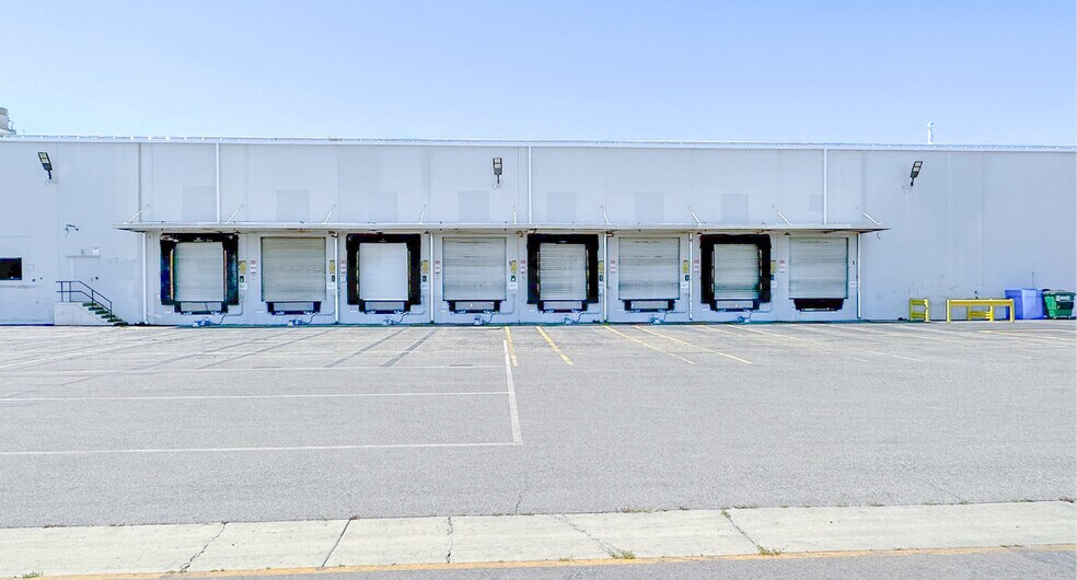 More Photos Of 2325 S Cedar Ave, Fresno Warehouse For Lease