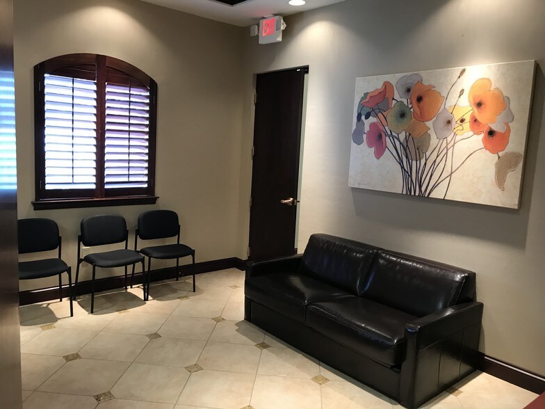 More Photos Of 2121 W 1st St, Fort Myers Office For Lease
