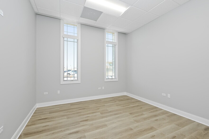 More Photos Of 16045 108th Ave, Orland Park Medical For Lease