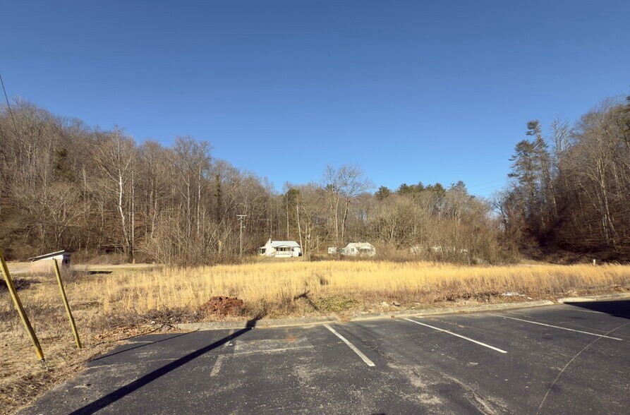 More Photos Of 1030 Wintergap Rd, Oliver Springs Office For Sale