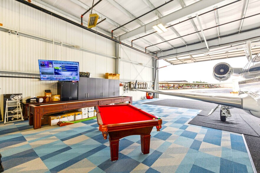 More Photos Of 15809 Addison Rd, Addison Airplane Hangar For Sale