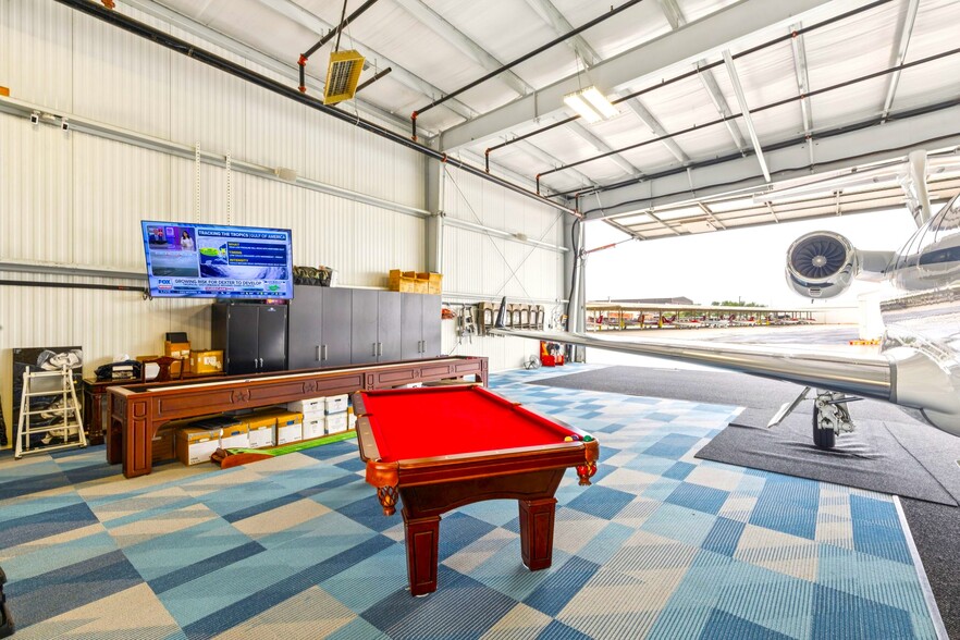 More Photos Of 15809 Addison Rd, Addison Airplane Hangar For Sale