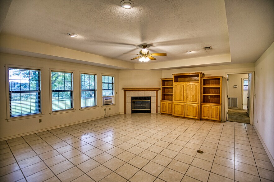 More Photos Of 655 Farmers Rd, Brenham Loft Creative Space For Sale